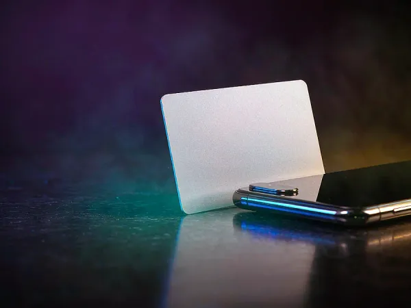 p88 Blank card standing beside a smartphone